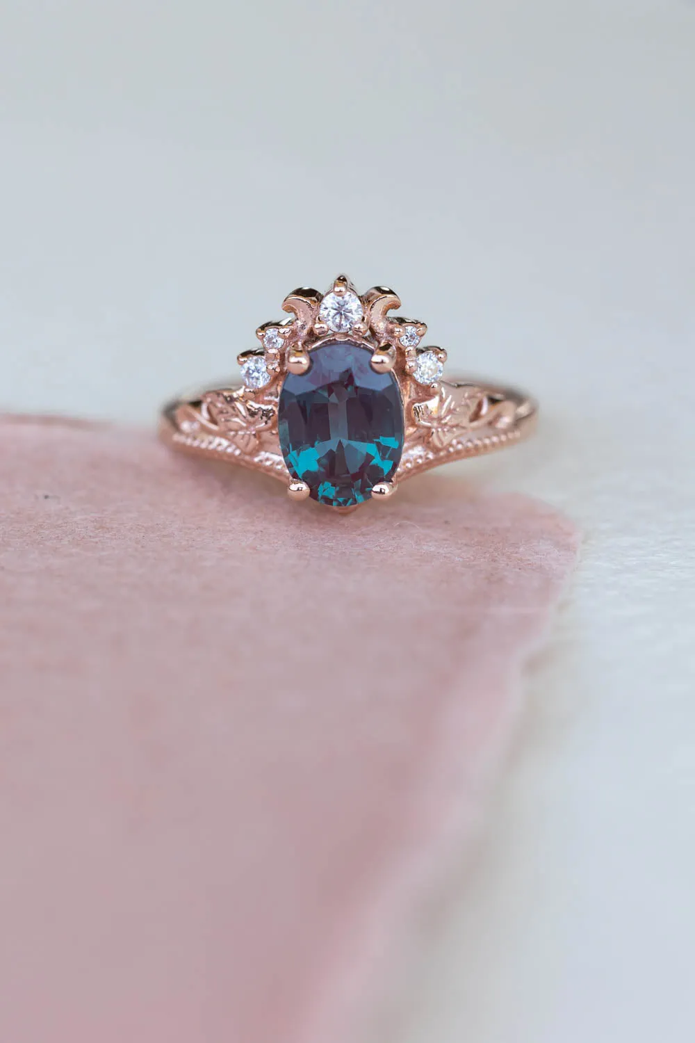 Alexandrite engagement ring with ivy leaves, colour changing gemstone gold ring / Ariadne