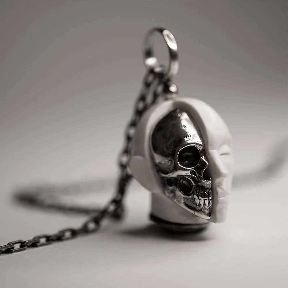 Oracle Skull pendant - white