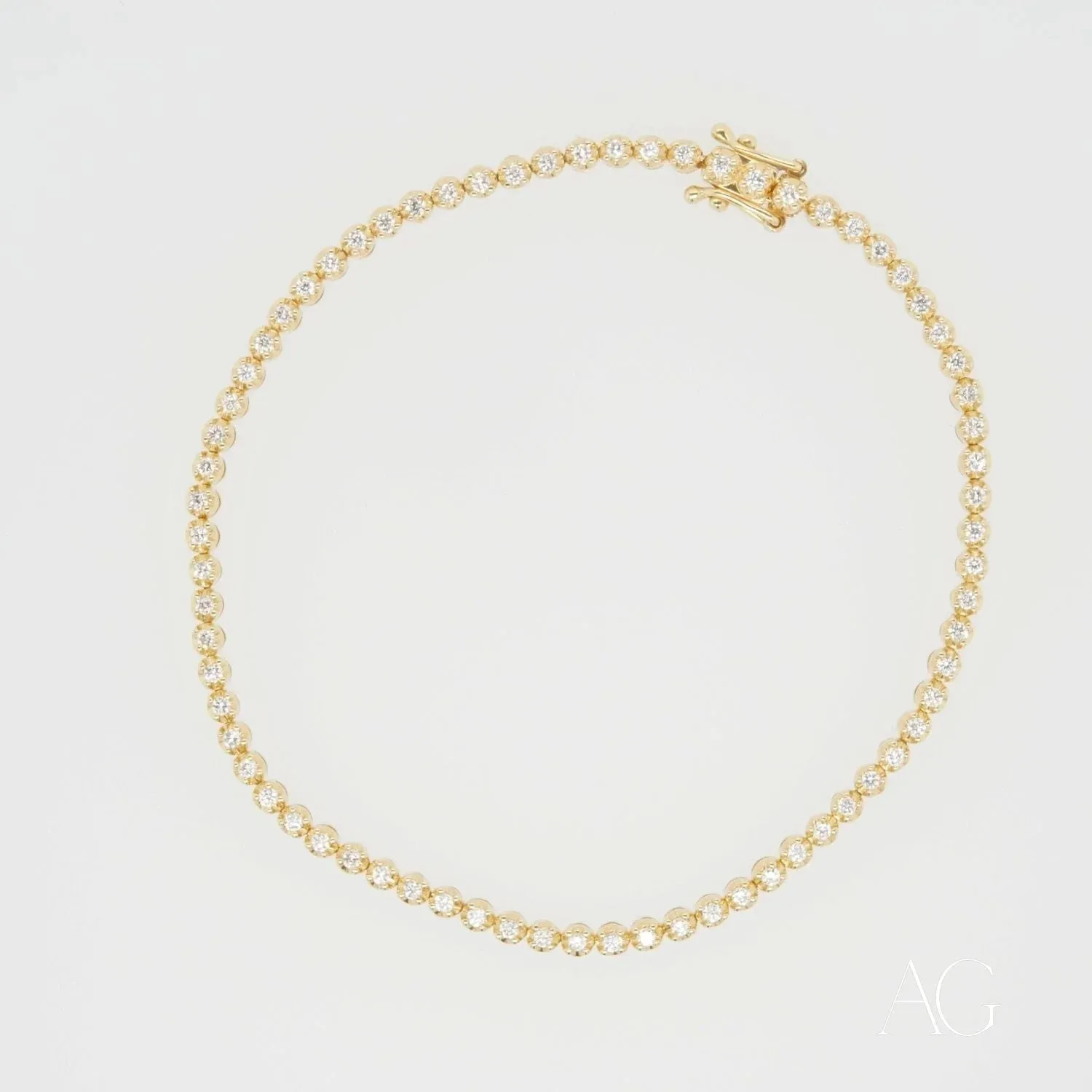 Radiant Sparkle: 18k Gold Diamond Bracelet