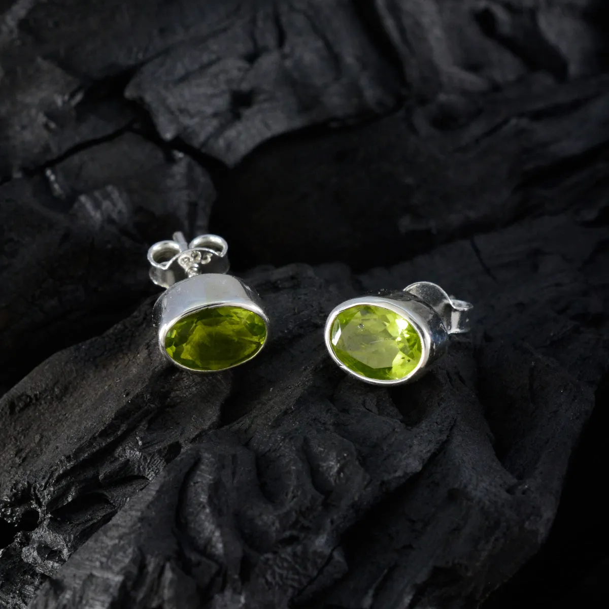 Riyo Decorative 925 Sterling Silver Earring For Wife Peridot Earring Bezel Setting Green Earring Stud Earring