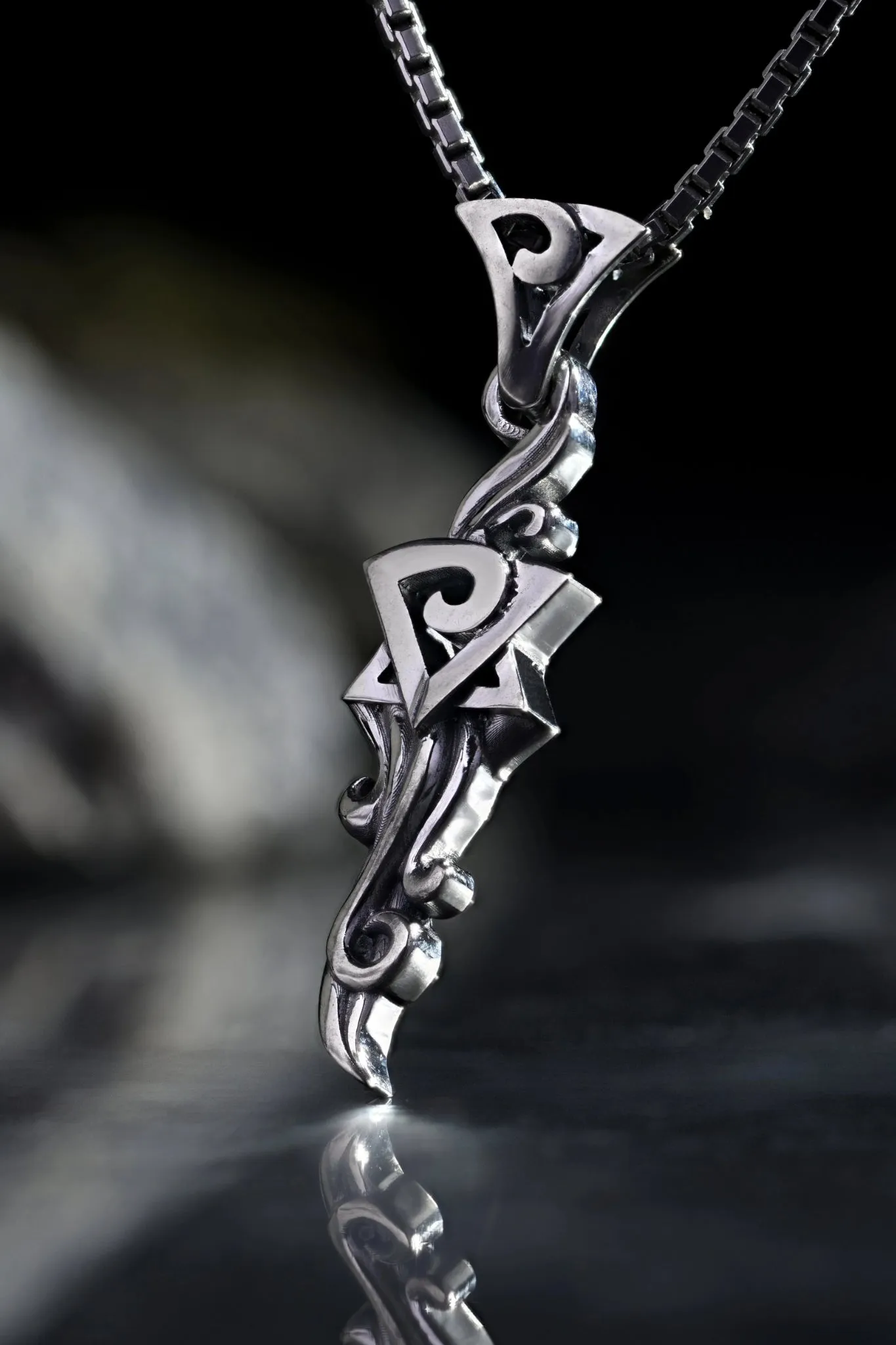 Thuanthien Dagger Gothic Pendant